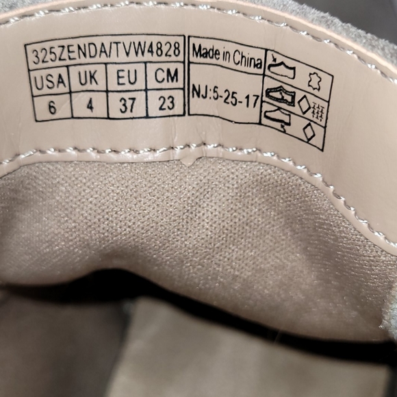 Vionic gray suede tie booties size 6 - Picture 10 of 10